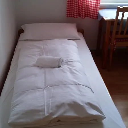 לינה וארוחת בוקר 's Jaegermatt