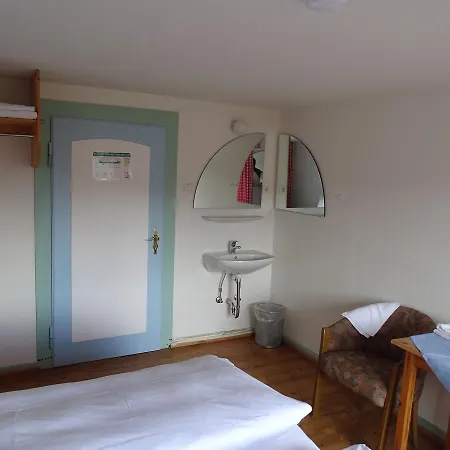 לינה וארוחת בוקר 's Jaegermatt